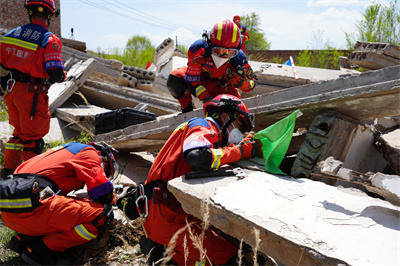 市消防救援支队开展地震救援演练